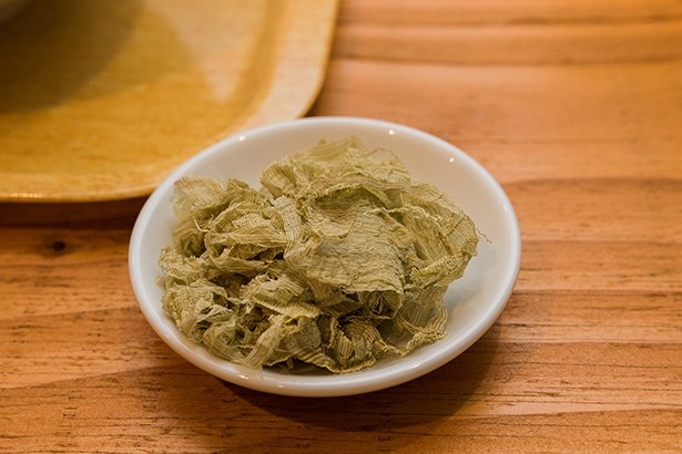 とろろ昆布(100円)を入れて“味変”を楽しもう！