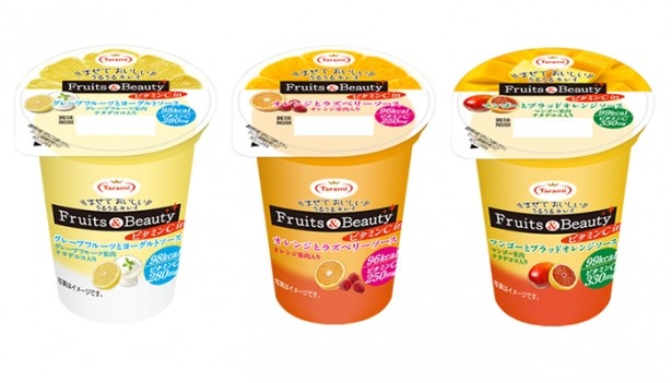ビタミンたっぷり「Fruits＆Beauty ビタミンC in」(各 税抜180円)。下層のソースを混ぜると、コクが深まるおいしさが広がる