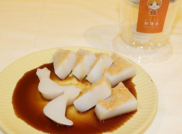 「船橋屋こよみ」の「カップくずもち(にゃらん)」はキュートなねこ形くず餅入りのカップくず餅