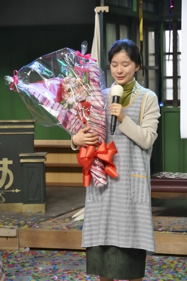 「このチームが大好きで終わっていくことがさびしい。未熟な私を支えてくださった皆さんには感謝してもしきれない｣とあいさつする芳根京子の頬に涙が伝う
