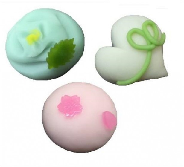 和菓子好きの方に喜ばれそうな「ホワイトデー上生」(税抜950円)
