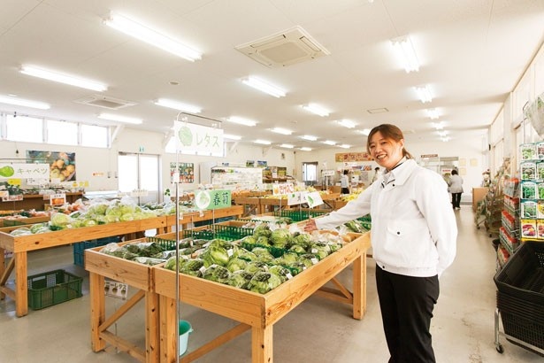 種類の多い野菜のなかでも、やはり淡路島たまねぎが一番人気です。ONOKOROで遊んだあとにタマネギなどを購入される方も多いですよ/産直市場 おのころ畑