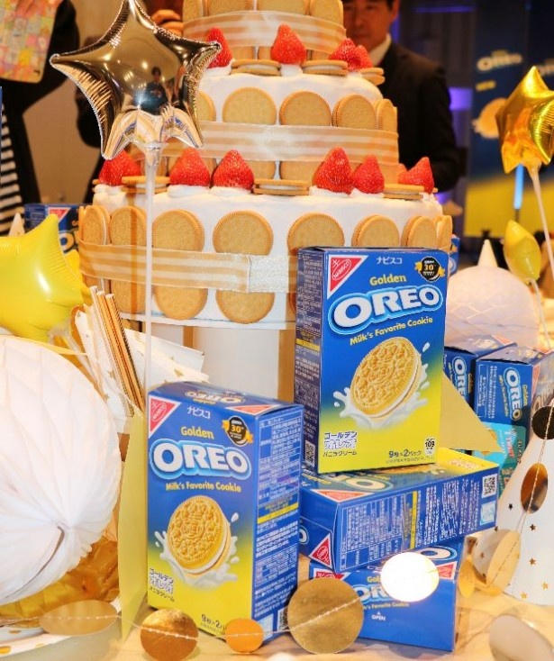 【写真を見る】パーティにもぴったり！「オレオ ゴールデン バニラクリーム」