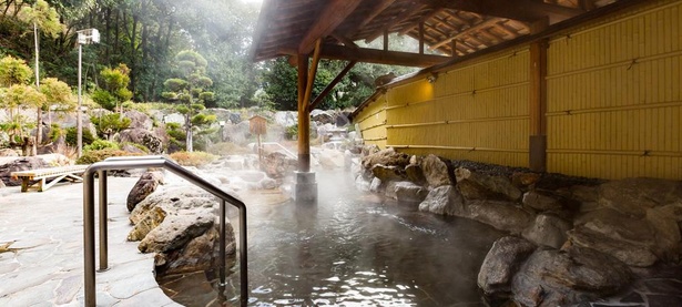 「和気鵜飼谷温泉」の野趣あふれる露天風呂でほっこり