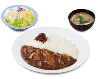 柔らか角切りビーフが入った松屋のビーフカレー新登場