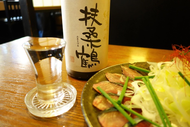 店主おすすめの日本酒は、島根県益田市の「扶桑鶴(ふそうづる)」。さばしゃぶに合い、キレがあってすっきりウマイ