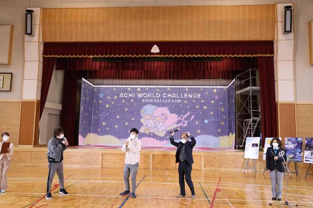 【写真】チャレンジ当日の様子。ギネス世界記録に登録され、歓喜に沸く関係者たち