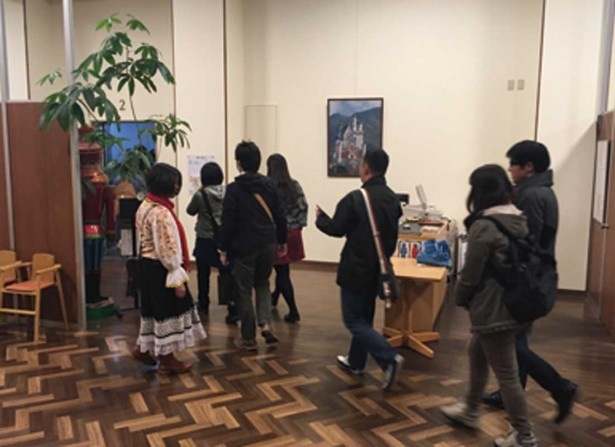 館内に謎を解くための鍵が隠されている。グループで探すのも楽しい