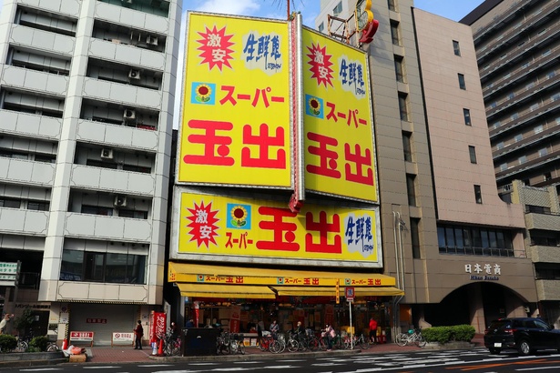 大阪ミナミのシンボル「通天閣」にほど近い恵美須店