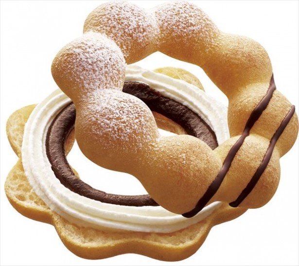 ポン・デ・リング生地に、ホイップクリームとアーモンドチョコクリームをサンドした「ポン・デ・エンゼル＆アーモンドチョコクリーム」(140円)