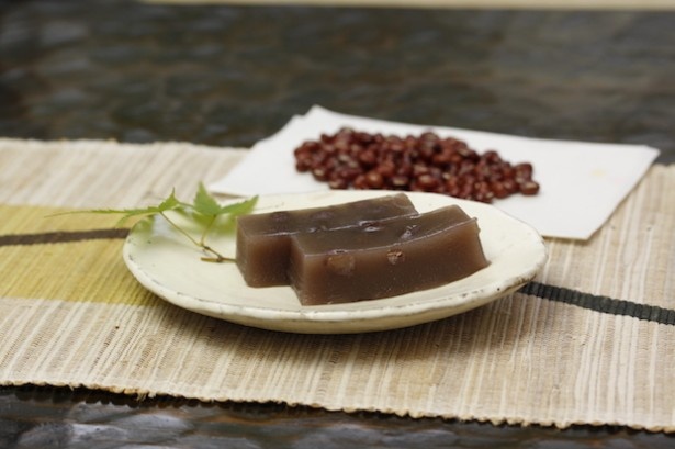 北海道産の小豆を散りばめた「本多屋」の豆外郎