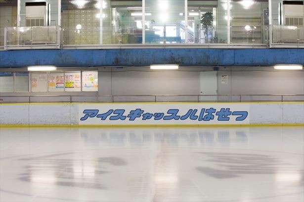 画像10 12 東京に現れた聖地 はせつで ユーリ On Ice のキャラと記念撮影 ウォーカープラス