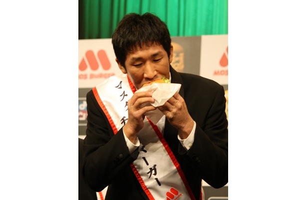 「ダンボールから高級肉まで食べられます」とグルメ(？)っぷりをアピールする麒麟・田村さん