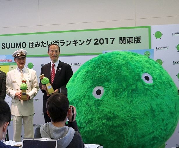 JR東日本 吉祥寺駅 駅長 松永弘司氏と港区区長の武井雅昭氏