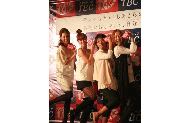 “自分一美人応援団”タレントの安田美沙子さん、モデルの桜井裕美さん、お笑いコンビのクワバタオハラ