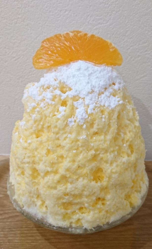 【写真を見る】レアチーズにオレンジを合わせたホワイトデー限定メニューとして発売中の「オレンジレアチーズ」(950円)はケーキのような食感が楽しめる