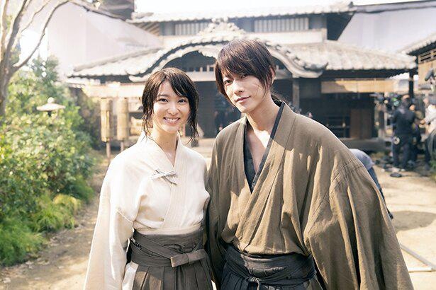 最終章を迎えた“るろ剣”佐藤健と武井咲のツーショット