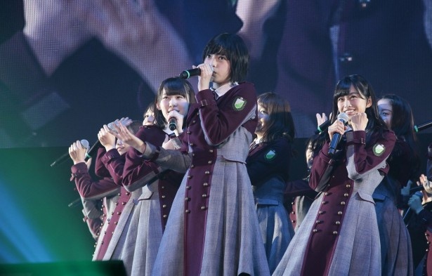 【写真を見る】人気急上昇中のアイドルグループ「欅坂46」