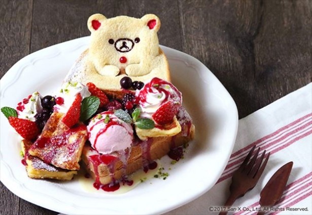 【写真を見る】「コリラックマのいちごみるくフレンチトースト＜ドリンク付＞」(税別1420円)