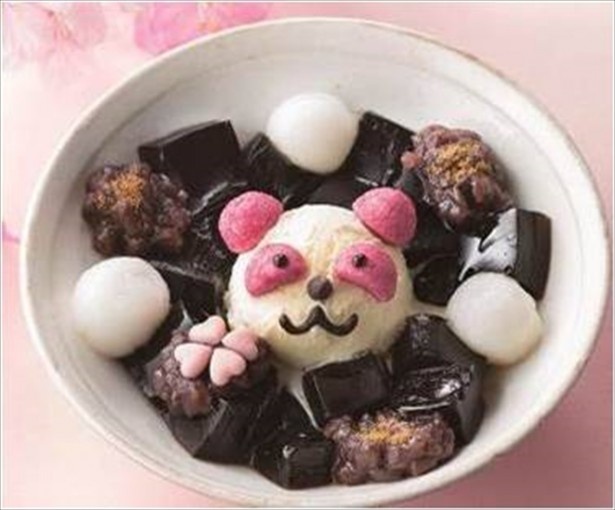 中2階の「さくらパンダカフェby茶寮 銀座清月堂」で提供される「さくらパンダコーヒーゼリー」(1026円)