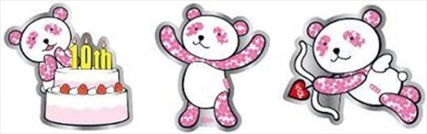 チャリティピンバッチはガチャガチャ(1回200円)のほかセット販売(3000円)も
