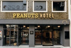 【写真】PEANUTS Cafe 神戸はPEANUTS HOTELの1階。テイクアウト専門のカフェスタンド