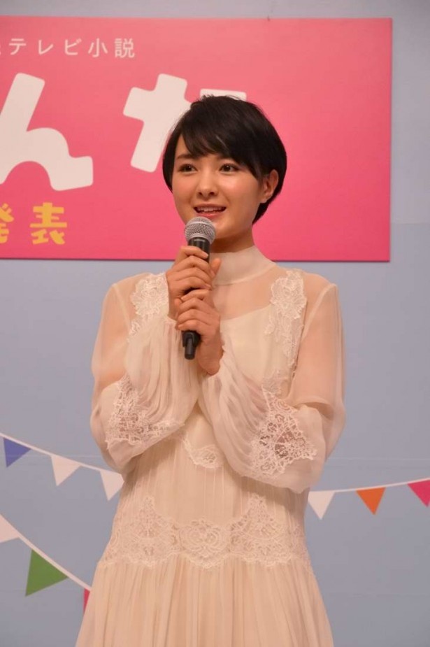 ｢連続テレビ小説は子供からお年寄りまでみんなが愛してくれる番組。1話で3回は笑えるドラマにしたい｣と意気込みを語る葵わかな