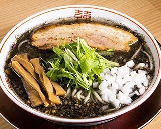 東京の煮干しラーメンの人気店｢煮干そば 流。｣が名店インスパイアの"イカ"れた限定麺を考案！