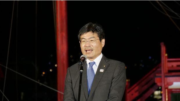 「世界の人々との友好、平和への思いを共有していただきたい」とコメントした平田副知事