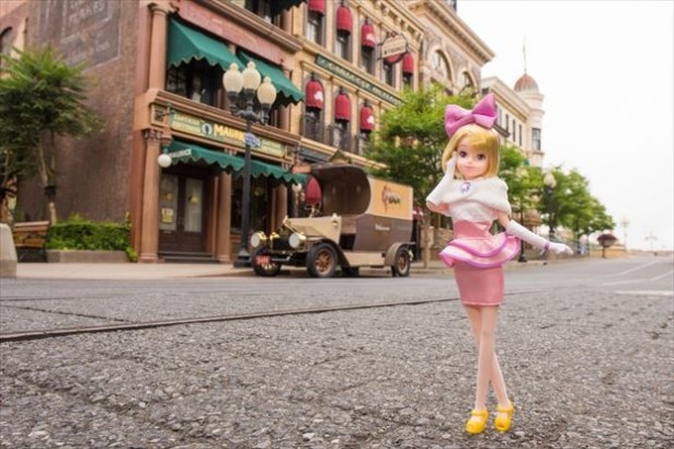 デイジーダックをイメージした衣装を着たオシャレな女の子