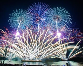 音楽と花火が水面を彩る“海の中道芸術花火”が福岡で初開催