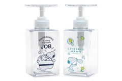 「スヌーピー かたポン あし型シリーズ(400ml)」は「シャボン玉」と「ウォッシング」、2種類のデザインを展開