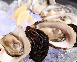 国産・海外産生牡蠣が銀座でALL400円！さらに盛合せ注文でワイン半額に