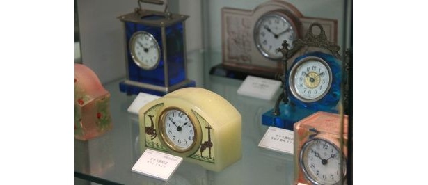 80年前のガラス置時計は今見てもかわいいデザイン