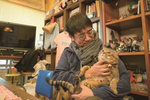 「ウチに来た時から、人懐っこいんですよ～」とオーナーの酒井悦郎さん