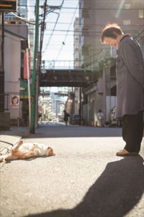 【写真を見る】天気がよければ、店主の榊原さ んと一緒に散歩に！
