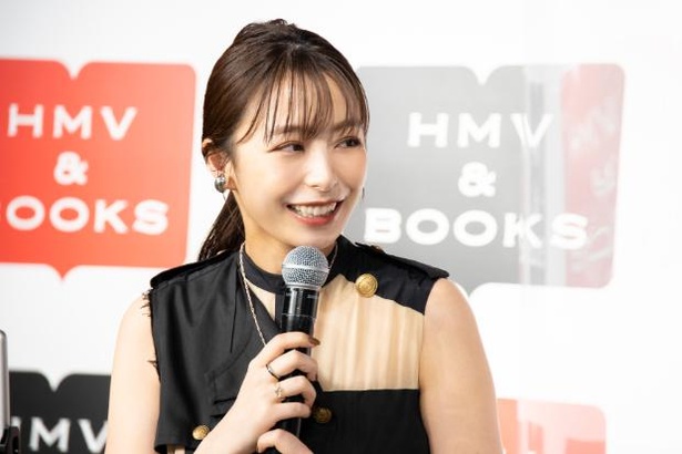 書籍には宇垣が長年撮りためてきたチョコレートの写真を掲載している