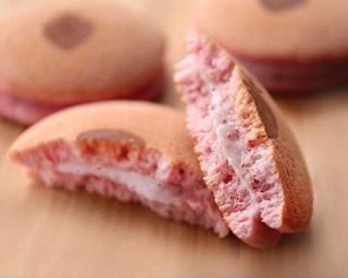 春を感じるふわふわ苺スイーツ「完熟いちごパンケーキ」発売！