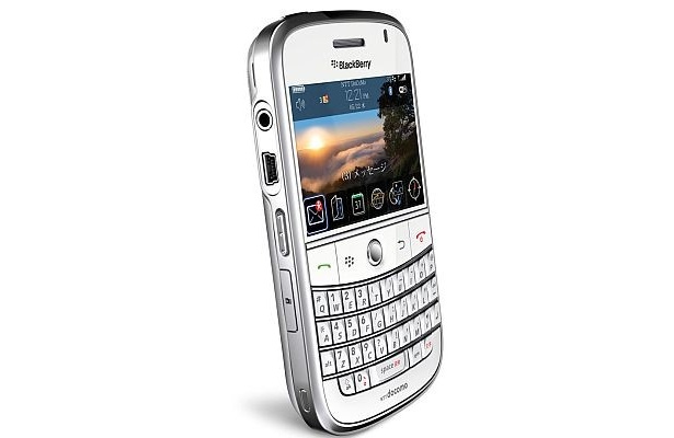 ｢docomo PRO series BlackBerryBold｣の限定色ホワイト