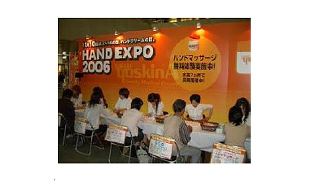 無料でプロによるハンドマッサージはこんな感じ