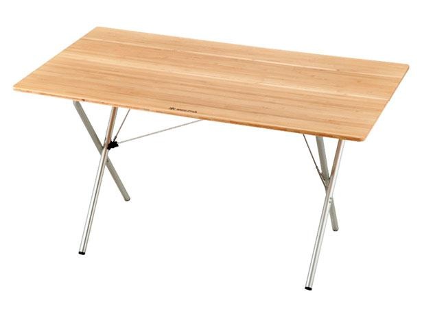 90×55センチのコンパクトなローテーブル。天板がシナベニヤ合板なので、長く使っても反りや変形が少ない。高さ約37センチ、収納ケース付き