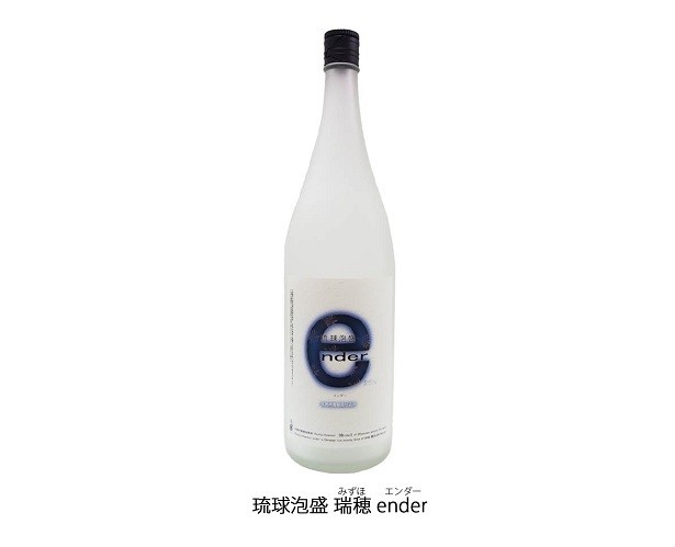【写真を見る】琉球泡盛「瑞穂 ender」の1800mlサイズ(税別2000円)