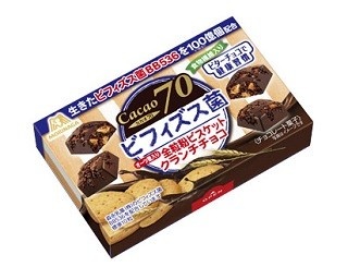 カカオ70％のチョコにビフィズス菌100億個を配合！「ビフィズス菌ビスケットクランチチョコ」 