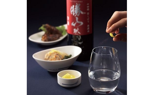 ファーストクラスとビジネスクラスで提供される、仙台伊達家御酒御用蔵「勝山」の日本酒
