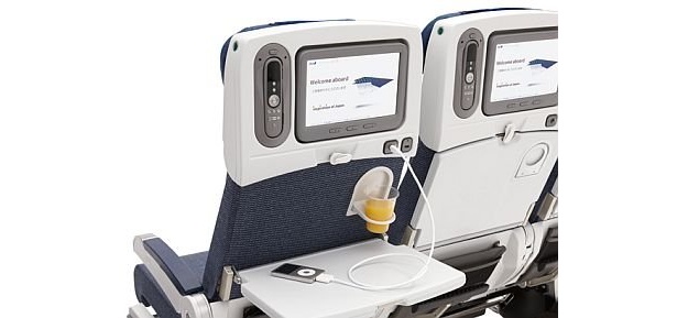 エコノミークラスを含み、すべてのシートがiPodに対応している