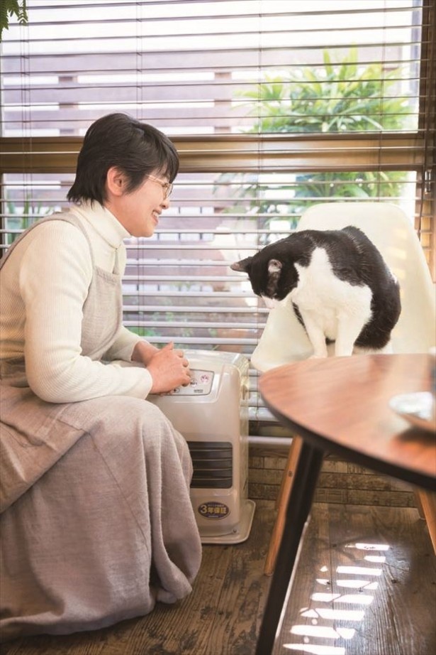【写真を見る】大好きな奥さんと一緒に遊ぶ、甘えん坊な性格のまめ君