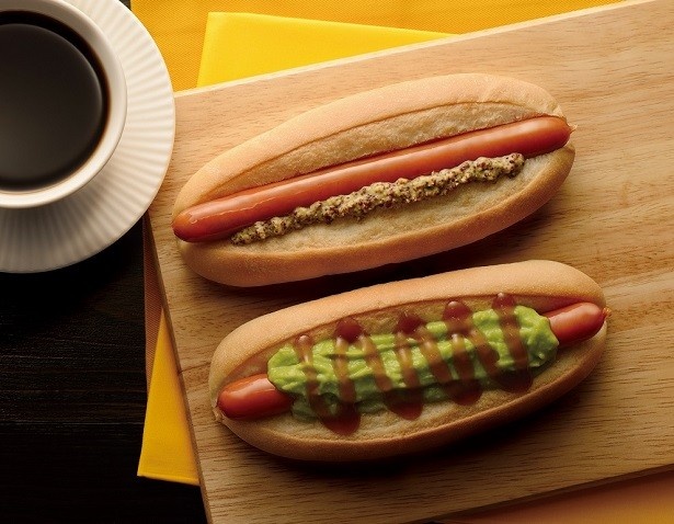アボカドをワサビしょうゆと合わせた「ソフトフランス アボカド」(単品290円、ドリンクセット500円)と、グレインマスタードを使った「ソフトフランスあらびきソーセージ」(単品240円)