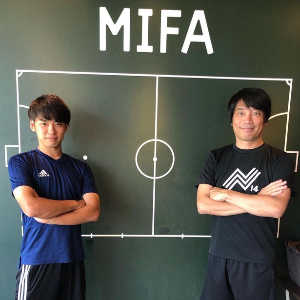 横浜FCからベルギーのクラブへ移籍した19歳のアタッカー斉藤も、昨年から中西さんより指導を受け、さらなる飛躍を誓う