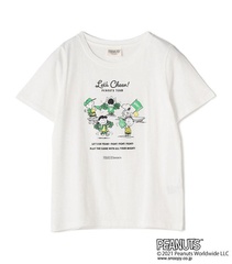 「PEANUTS応援Tシャツ」(2189円)。着回ししやすいシルエットも魅力