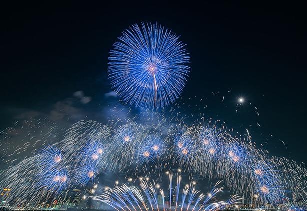 これぞ絶景！花火写真特集】「なにわ淀川花火大会」のド迫力の打ち上げ 